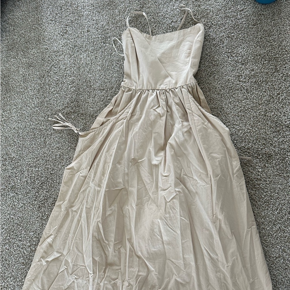 American threads carsyn open back tie midi dress beige size S